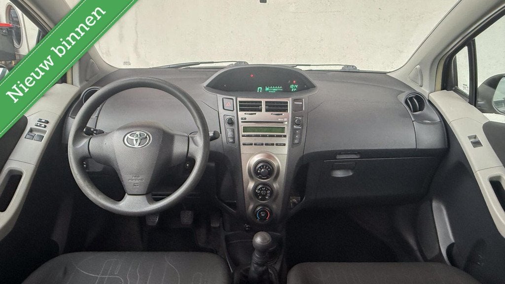 Toyota Yaris 1.0 VVTi Cool, Auto's, Voorwielaandrijving, Euro 5, Zwart, Bedrijf