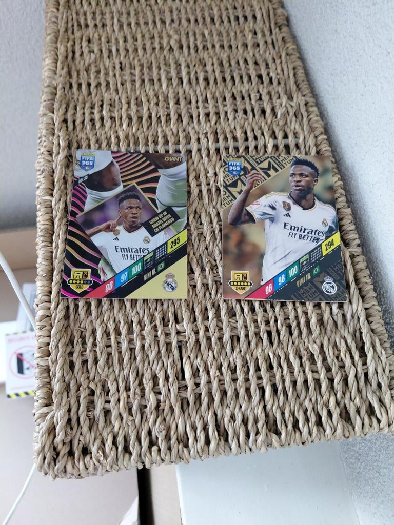 2 voetbalkaarten vinicius jr., Huis en Inrichting, Ophalen, Gebruikt