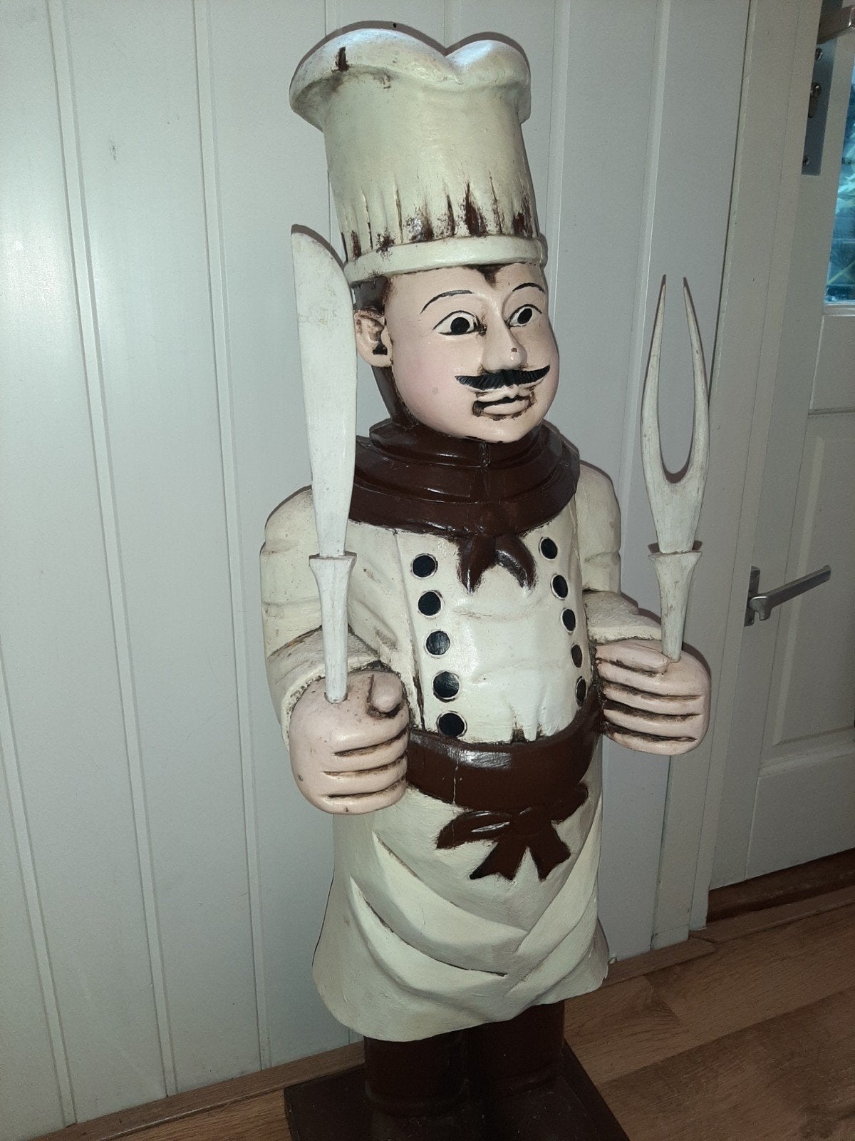Decoratieve kok sculptuur met mes en vork, Ophalen, Beeld, Hout, Meerkleurig