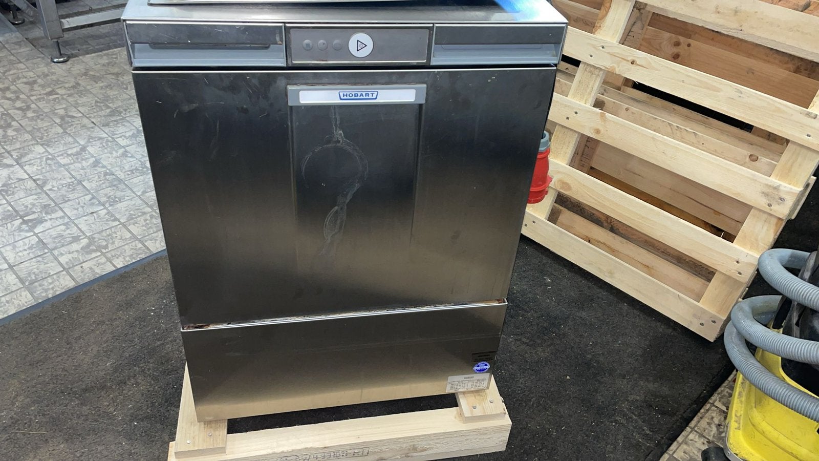 Goedwerkende Hobart vaatwasmachine, Ophalen, Gebruikt, Minder dan 85 cm