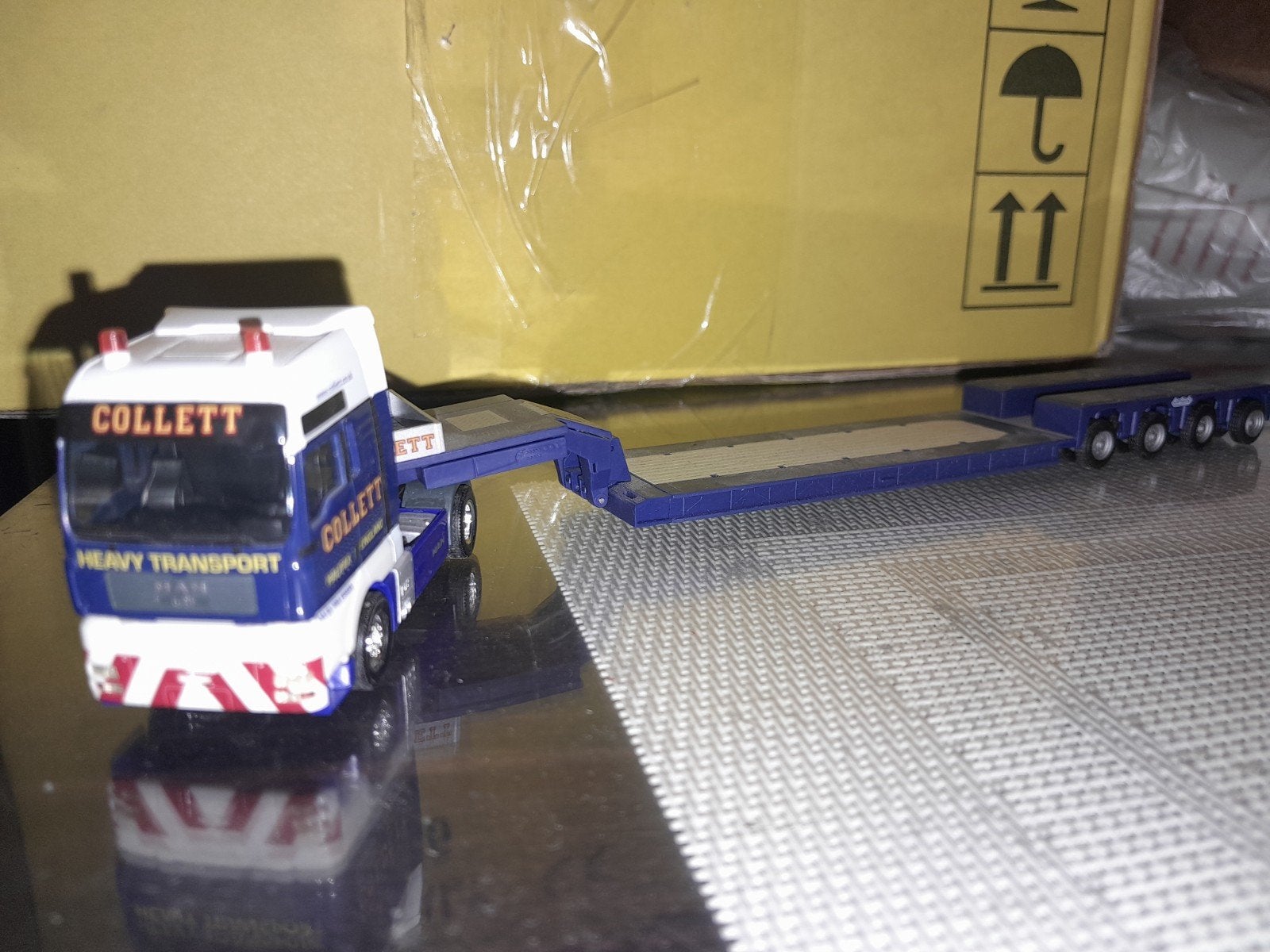 Collett, Ophalen of Verzenden, Zo goed als nieuw, Bus of Vrachtwagen, Herpa
