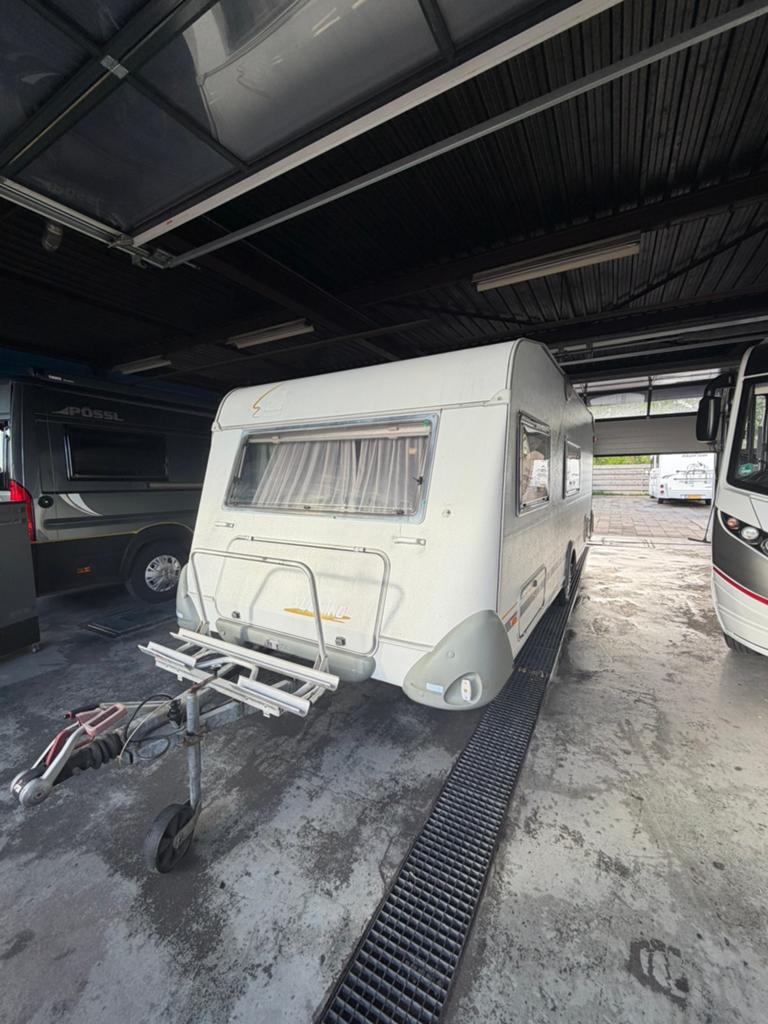 Knaus 550 TKM “98” stapelbed/voortent/6 persoons, Caravans en Kamperen, Caravans, Vast bed, Bedrijf, Treinzit, 5 tot 6 meter