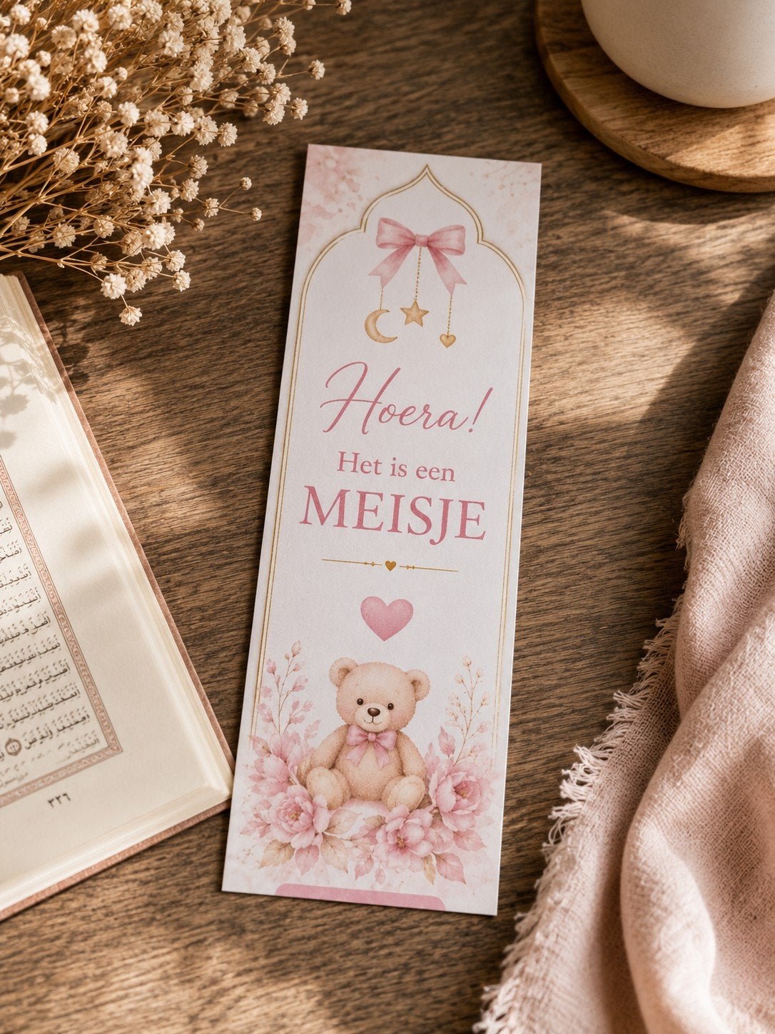 Hoera een meisje boekenlegger - Roze teddybeer en bloemen, Verzamelen, Boekenleggers, Ophalen of Verzenden, Nieuw, Kind
