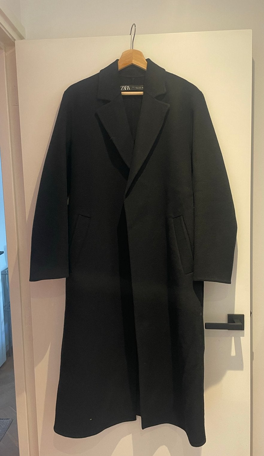 Zwarte Zara wollen jas met ceintuur - Maat S, Kleding | Dames, Ophalen of Verzenden, Zo goed als nieuw, Maat 36 (S), Zwart