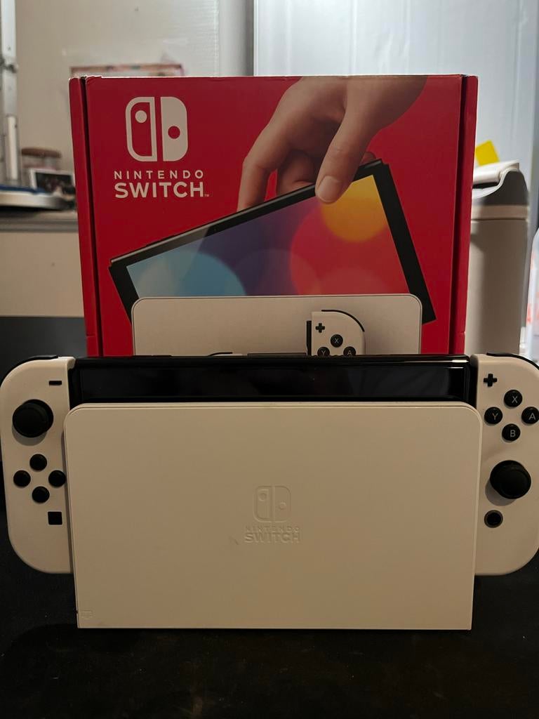 Witte Nintendo Switch OLED met 3 games, 1 speler, Zo goed als nieuw, Vanaf 3 jaar, Ophalen