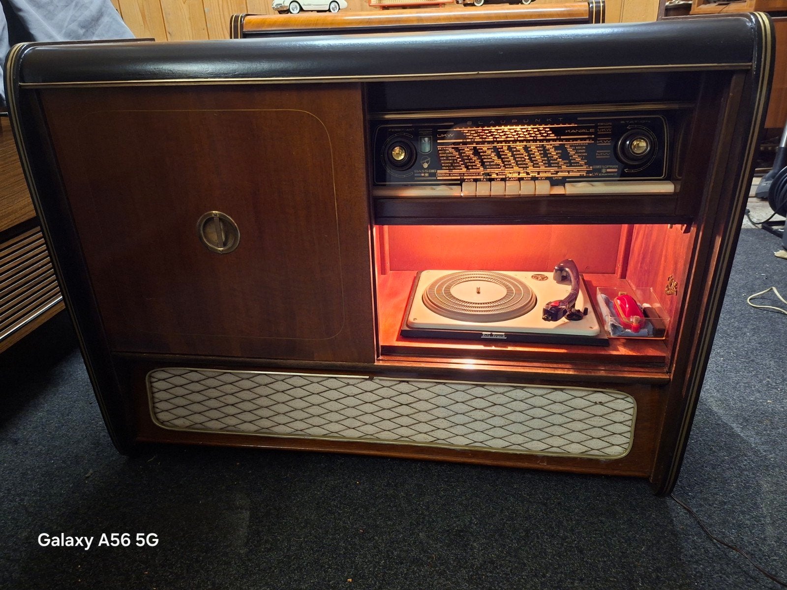 prachtig gerestaureerd radiomeubel van blaupunkt, Antiek en Kunst, Antiek | Tv's en Audio, Ophalen of Verzenden