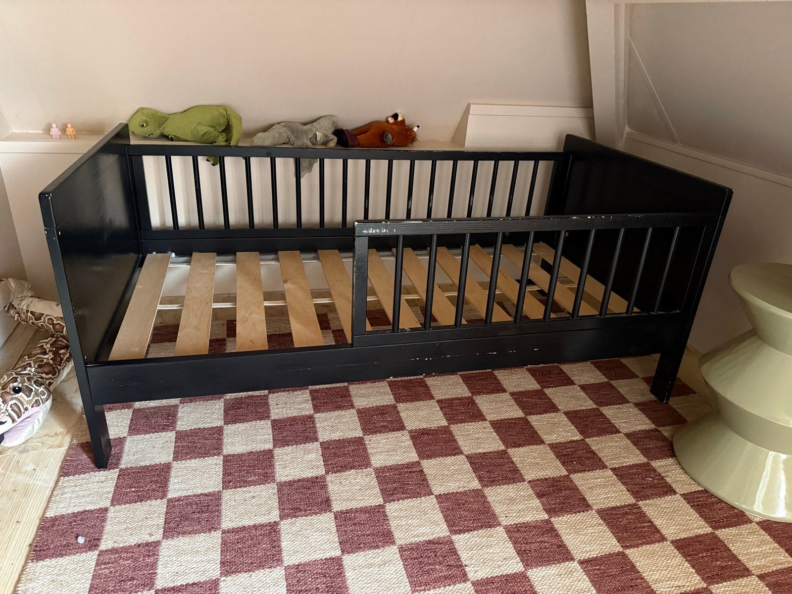Petit Amelie Peuterbed - Zwart, met lattenbodem, Kinderen en Baby's, Kinderkamer | Bedden, Ophalen, Gebruikt, 70 tot 85 cm, 140 tot 160 cm