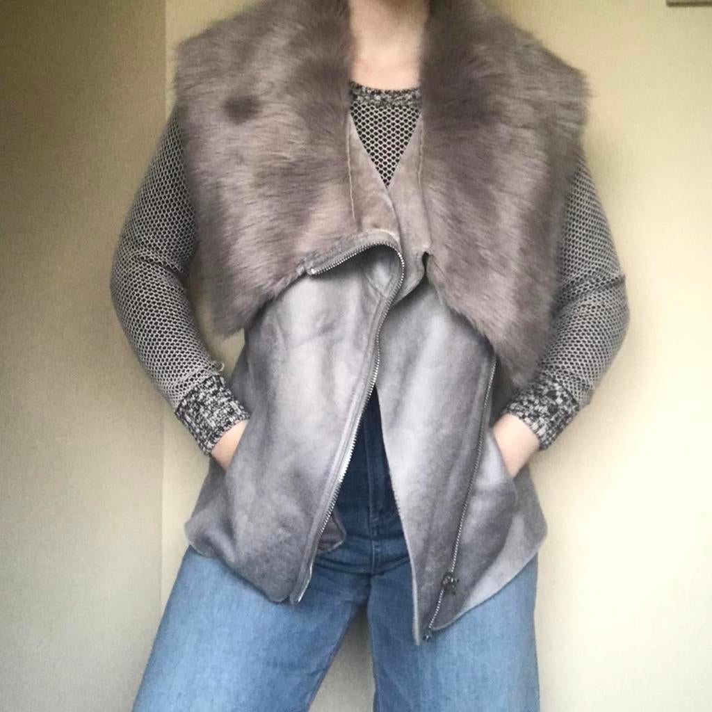 River Island Faux Fur Gilet – Grijs Suede-look Bodywarmer, River Island, Maat 42/44 (L), Ophalen of Verzenden, Zo goed als nieuw