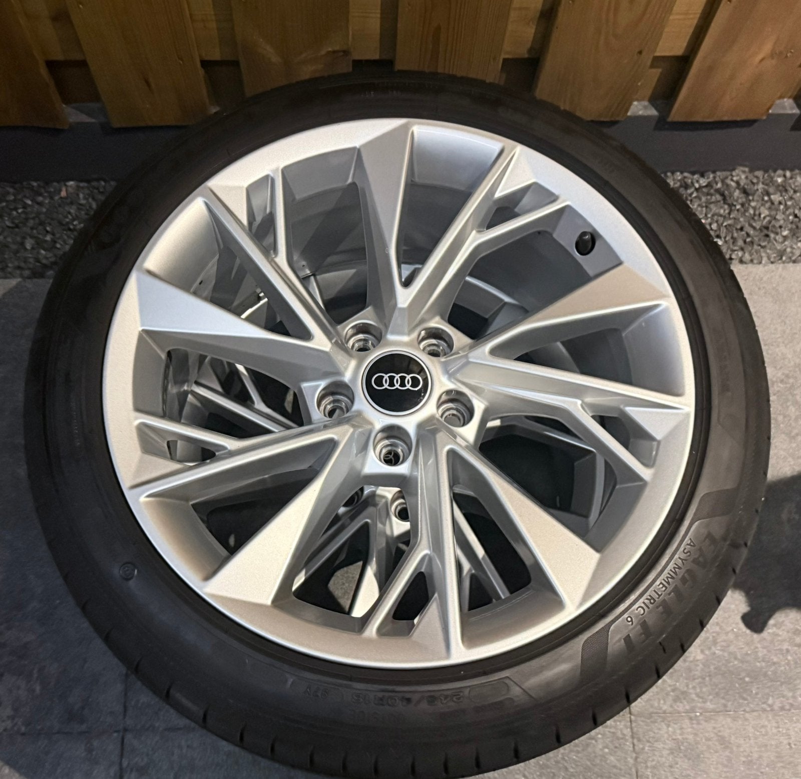 Audi A5 F5, A4 B9 Wielen 18” 245 40, Auto-onderdelen, Banden en Velgen, Ophalen, 18 inch, Banden en Velgen, Zomerbanden