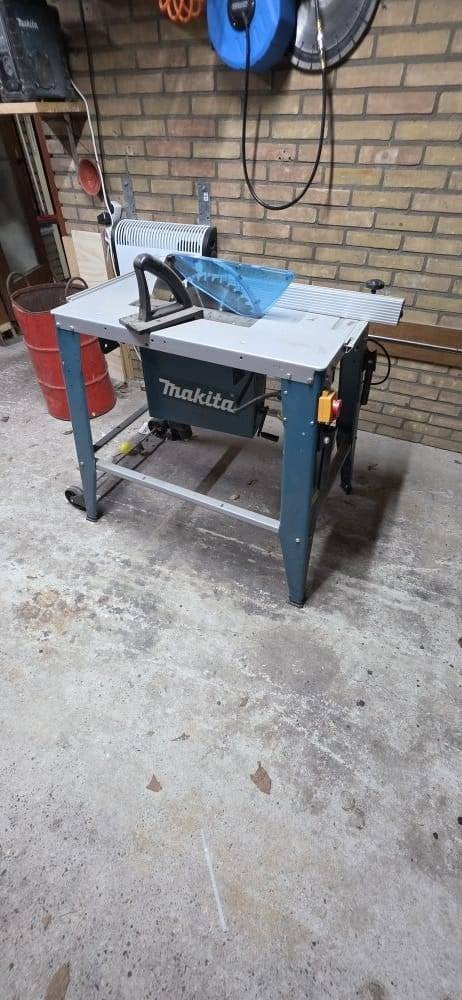 Makita 2712 tafelzaag 2000W bijna nieuw, Doe-het-zelf en Verbouw, Ophalen, Cirkelzaag, 70 mm of meer, Zo goed als nieuw