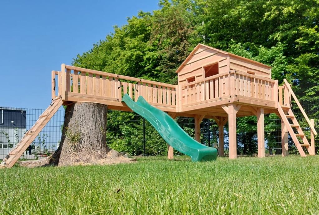 BOOMHUT XL speeltoren speelhuis klimtoren speeltoestel, Kinderen en Baby's, Speelgoed | Buiten | Speeltoestellen, Nieuw, Brandweerpaal