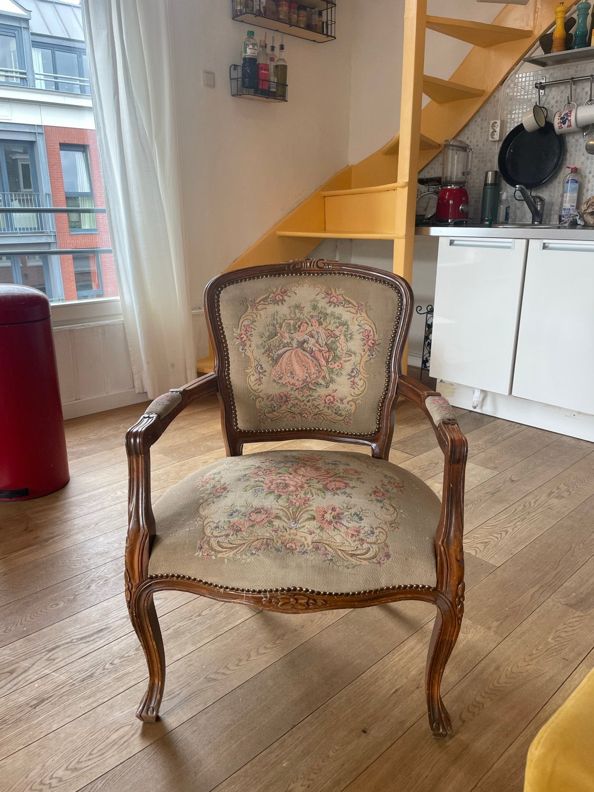 GRATIS Antieke stoel met geborduurde bekleding, Antiek en Kunst, Ophalen