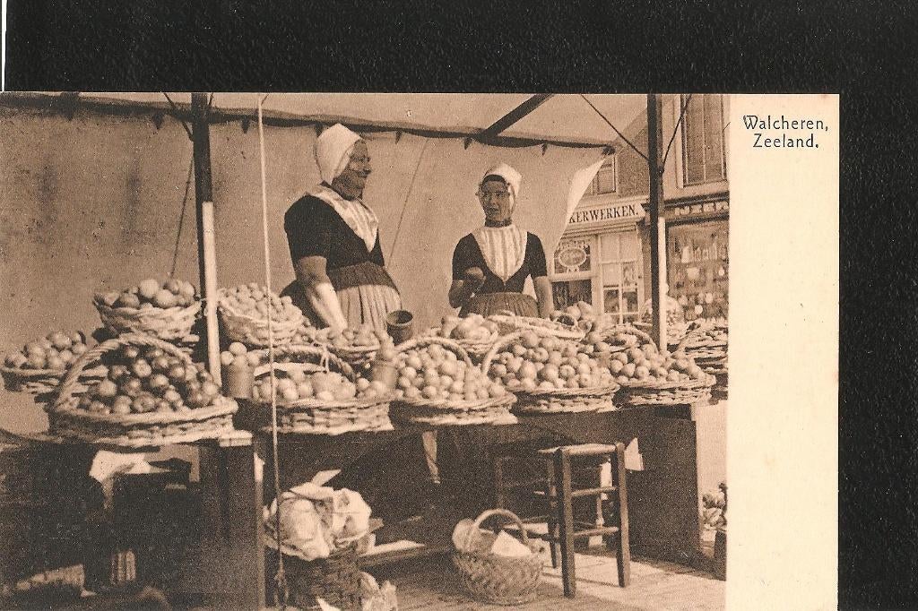 Walcheren, Klederdracht op de Markt, Ophalen of Verzenden, 1940 tot 1960, Ongelopen, Zeeland