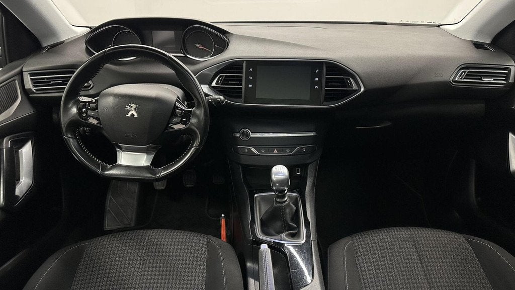 Peugeot 308 SW 1.2 PureTech Blue Lease Executive PANO CAMERA, Auto's, Peugeot, Voorwielaandrijving, Stof, Gebruikt, 1199 cc