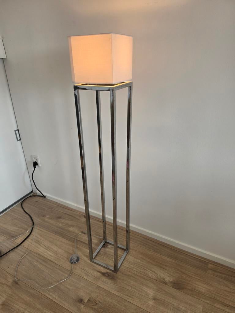 Staande lamp zilver met creme lampenkap, Ophalen, Zo goed als nieuw, Metaal, 100 tot 150 cm
