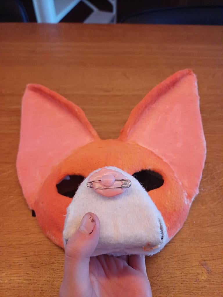 Therian masker fox, Verzenden