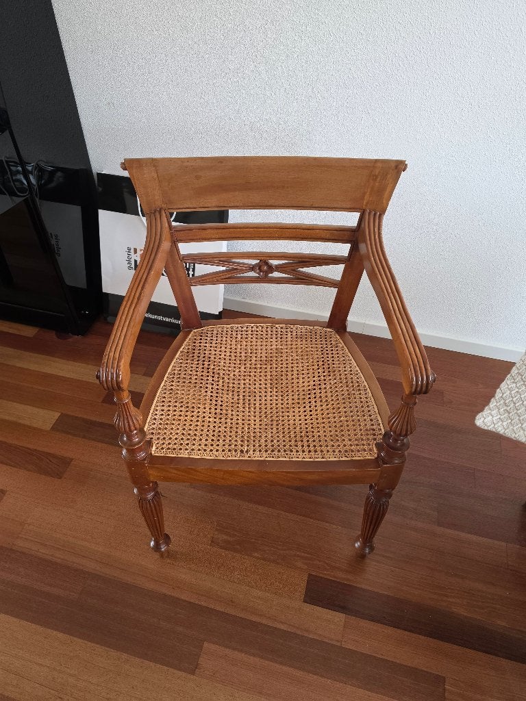 Antieke houten stoel met rieten zitting (4), Ophalen