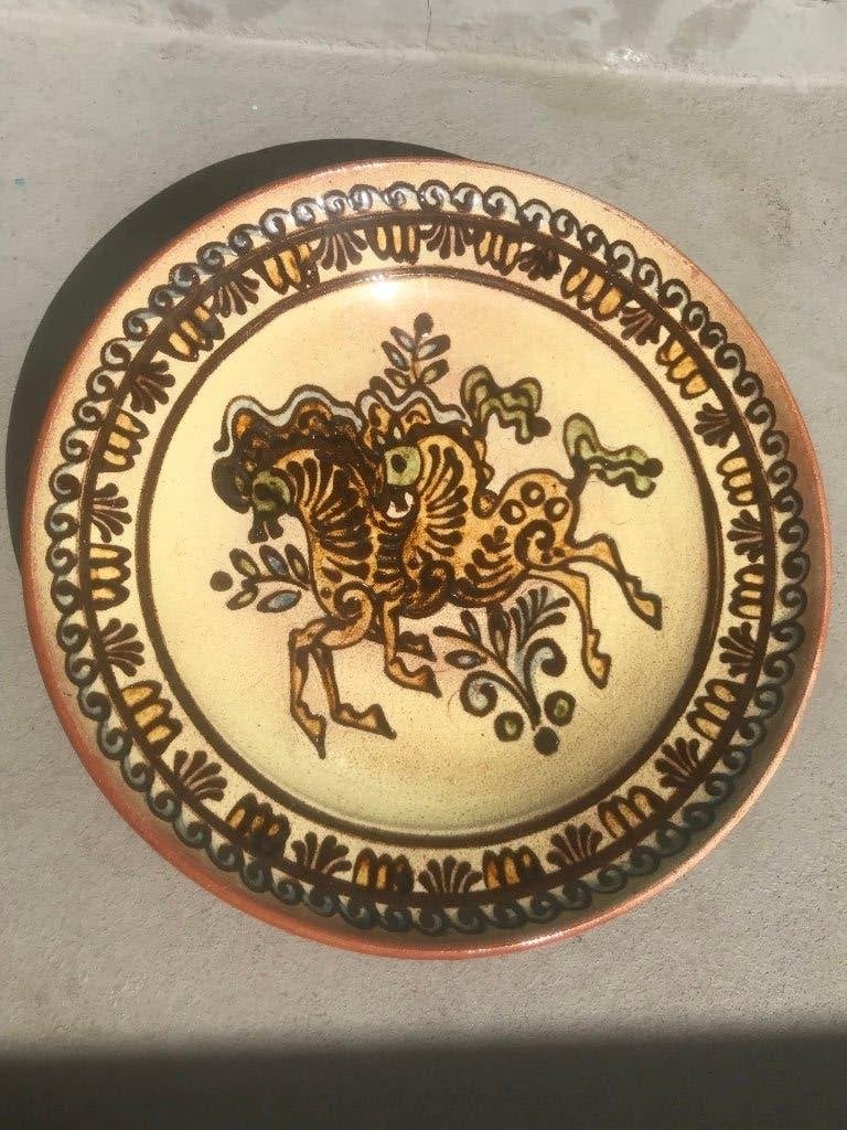 keramiek aardewerk  bord met paarden russel tiglia tegelen, Ophalen of Verzenden