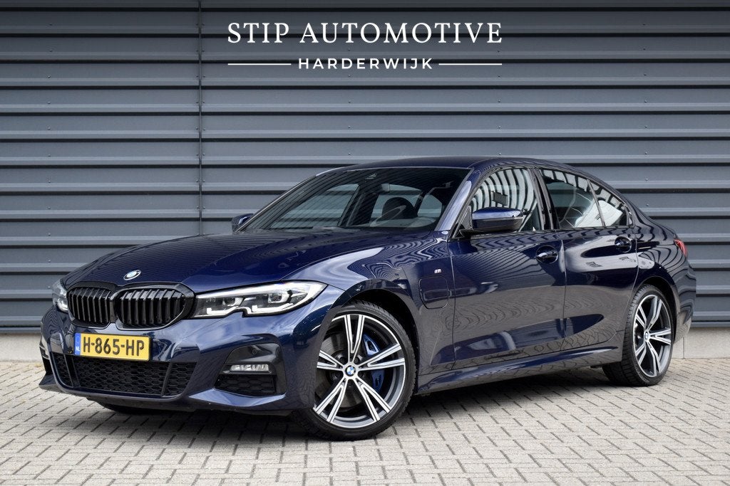 BMW 3 Serie 330e M Sport Individual | 19'' Wielen | Lederen, Auto's, 1998 cc, Achterwielaandrijving, Gebruikt, Blauw