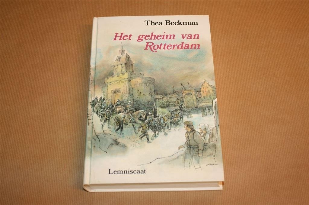 Het geheim van Rotterdam. Thea Beckman., Boeken, Ophalen of Verzenden, Gelezen