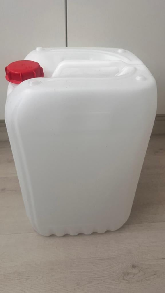 Tk 25 liter jerrycan handig voor auto boog en caravan, Tuin en Terras, Regentonnen, Minder dan 75 liter, Ophalen, Zo goed als nieuw