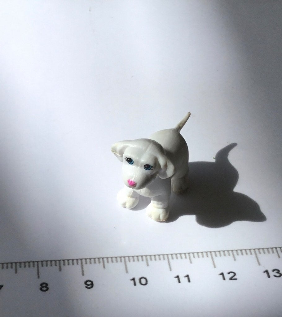Poppenhuis miniaturen mini hondje 318, Ophalen of Verzenden, Nieuw, Poppenhuis