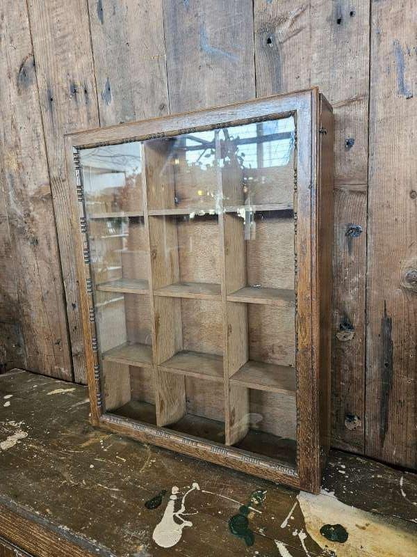 oud toonbank vitrinekastje ``WOONWINKEL RUSTIEK``, Ophalen