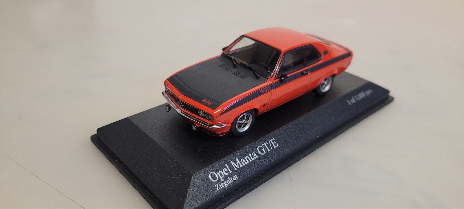 Minichamps 1974 Opel Manta GT/E, Hobby en Vrije tijd, Modelauto's | 1:43, Ophalen of Verzenden, Nieuw, Auto, MiniChamps