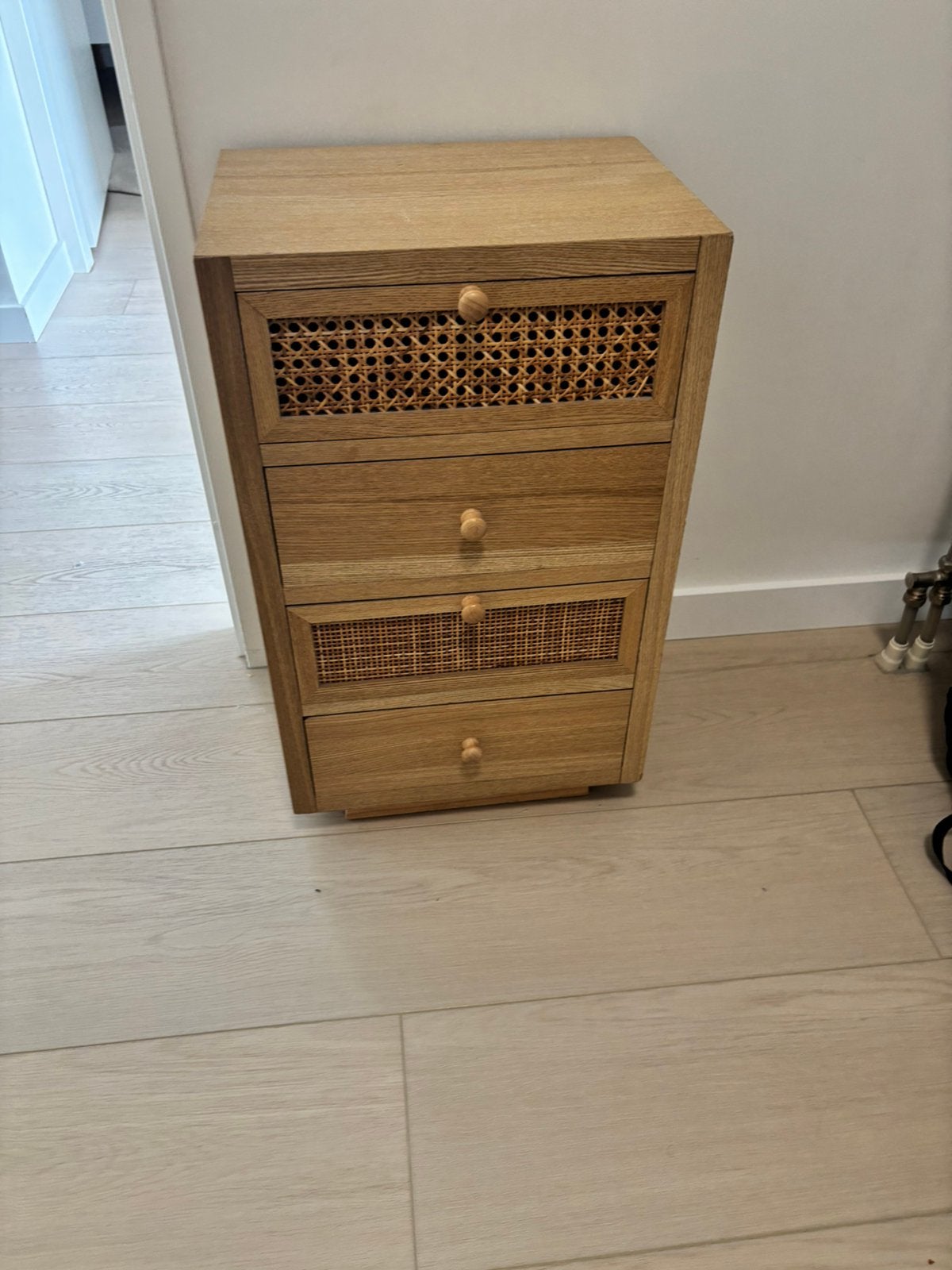 Rotan kast naast bed, Ophalen