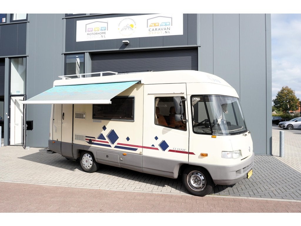 FFB Classic 580 Compact / zonnepanelen / Bijzondere camper!, Caravans en Kamperen, Campers, Ringverwarming, Fiat, Bedrijf, Koelkast