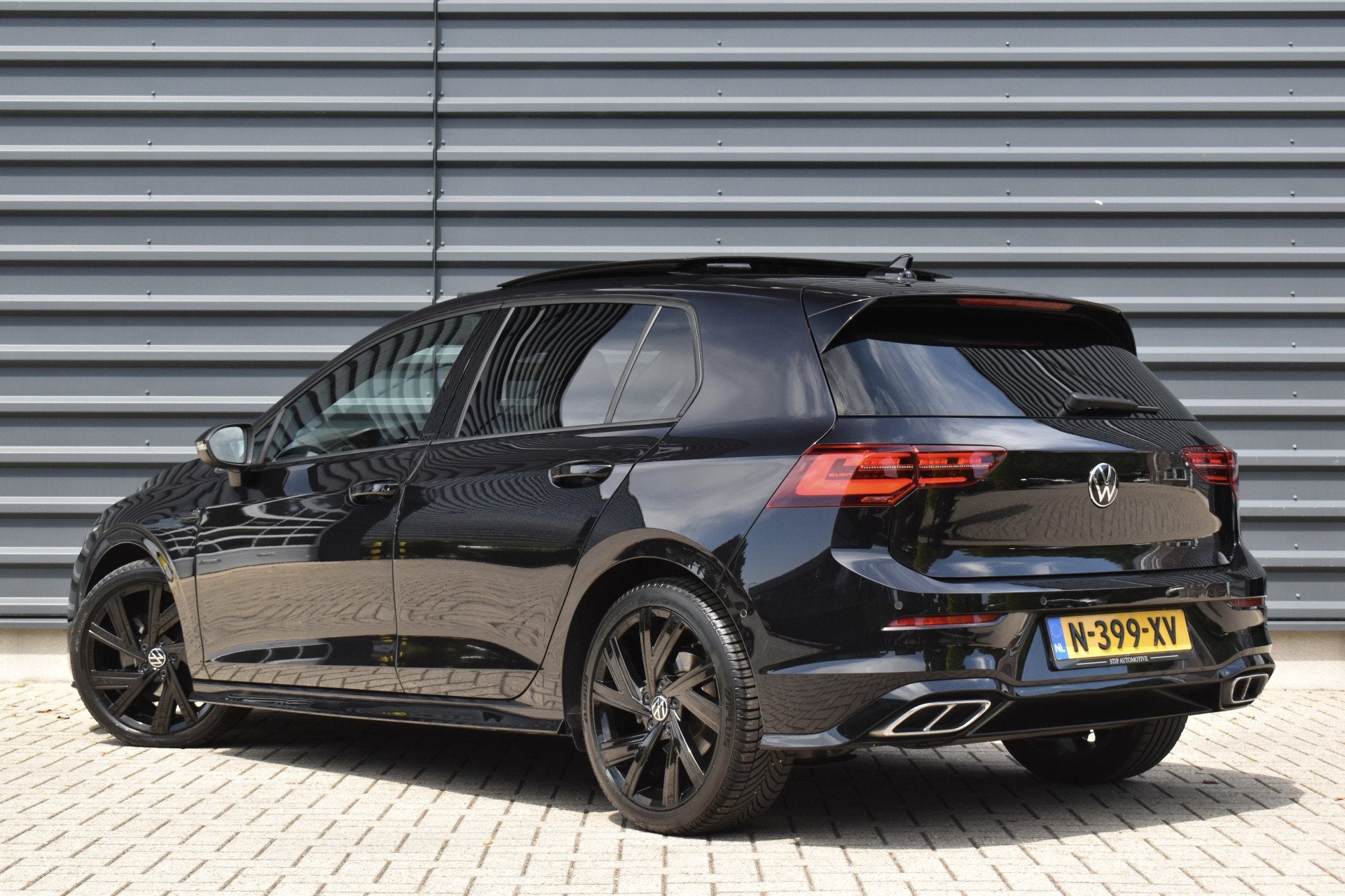 Volkswagen Golf 1.5 eTSI R-Line | Pano | Harman/Kardon | Mat, Auto's, 4 cilinders, 150 pk, Zwart, Bedrijf