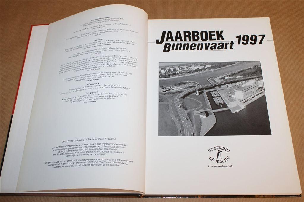 Jaarboek Binnenvaart 1997 — Groot Overzicht met Veel Foto\'s, -, -, Ophalen of Verzenden, Zo goed als nieuw