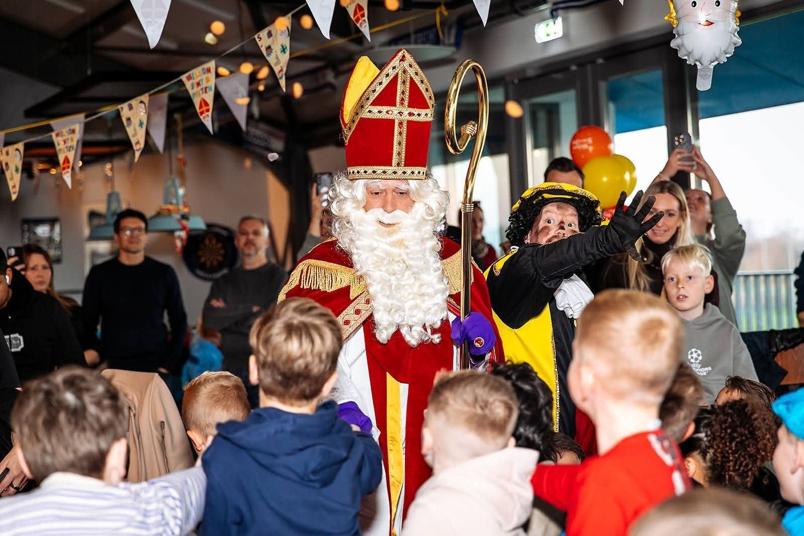 Sint en Pieten: Huisbezoek, Bedrijven, vereniging etc., Diversen, Sinterklaas, Ophalen, Nieuw