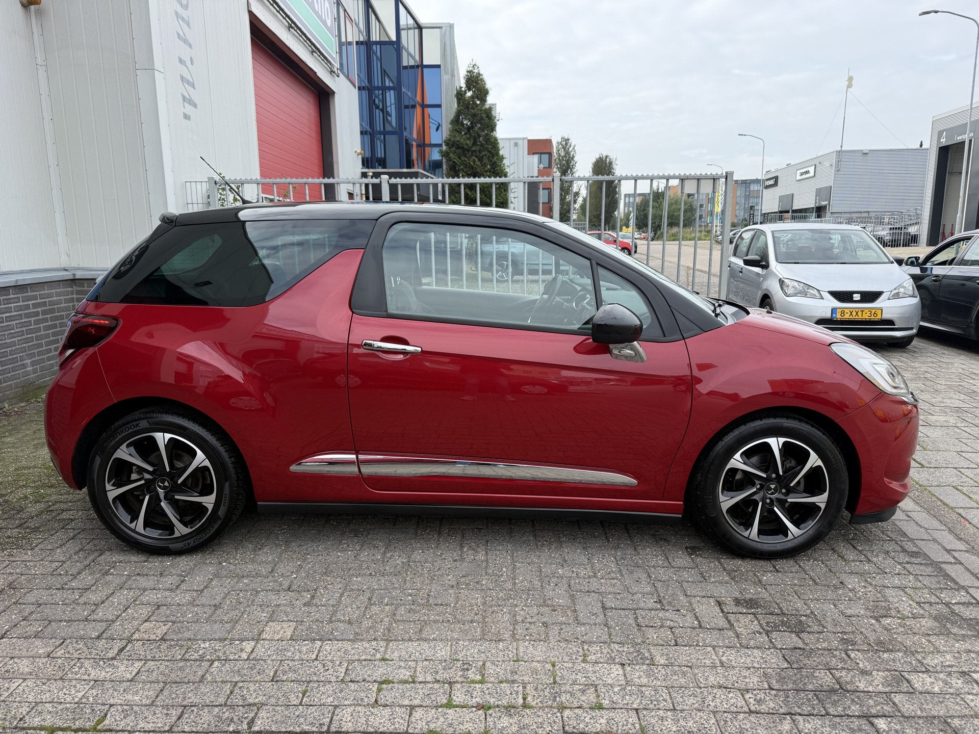 DS DS 3 1.2 PureTech Business Automaat (bj 2016), Auto's, Gebruikt, 1199 cc, Leder en Stof, 49 €/maand
