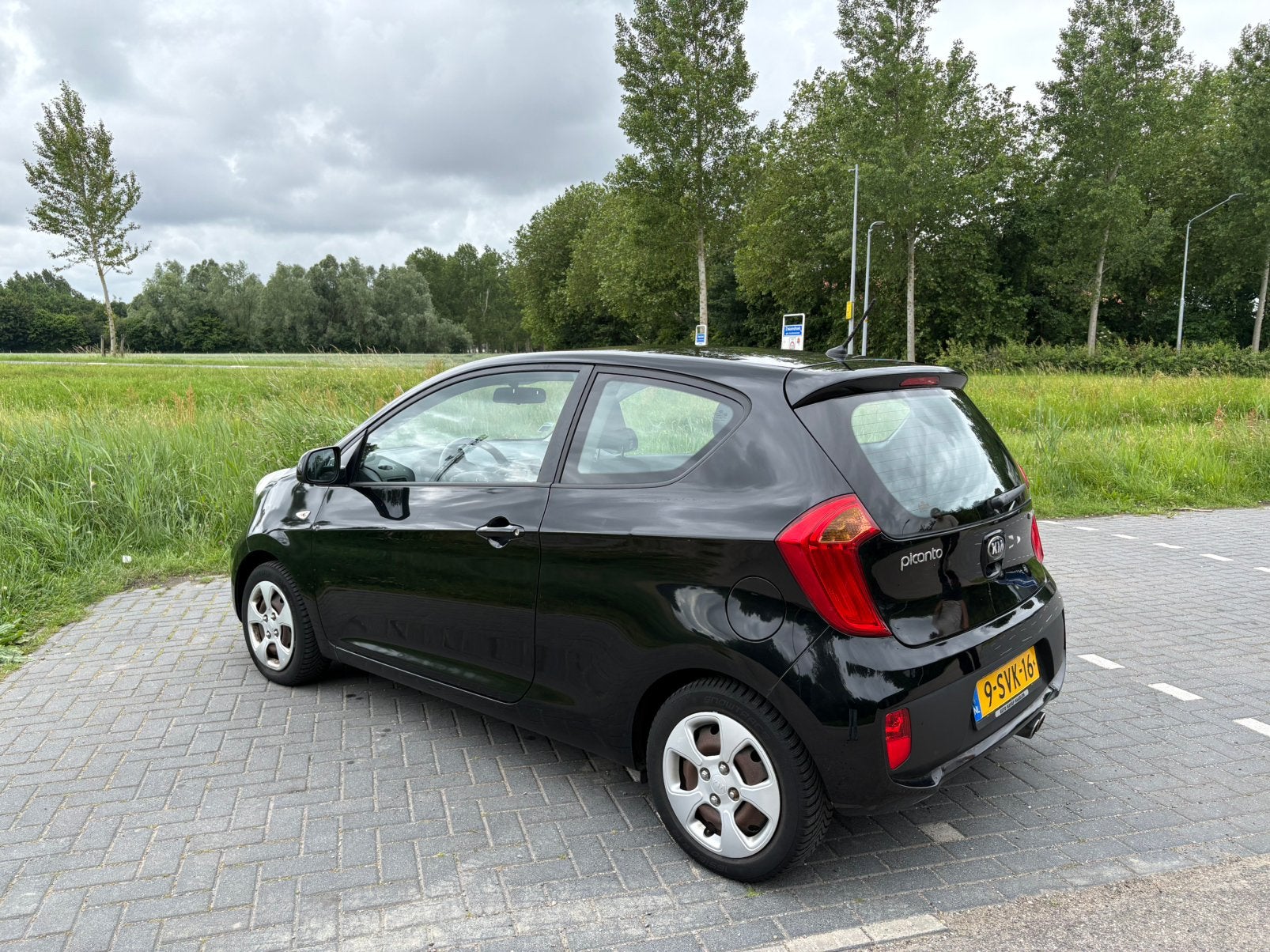Kia Picanto 1.0 Cvvt 3-DRS 2014 Zwart, Voorwielaandrijving, Stof, Zwart, USB