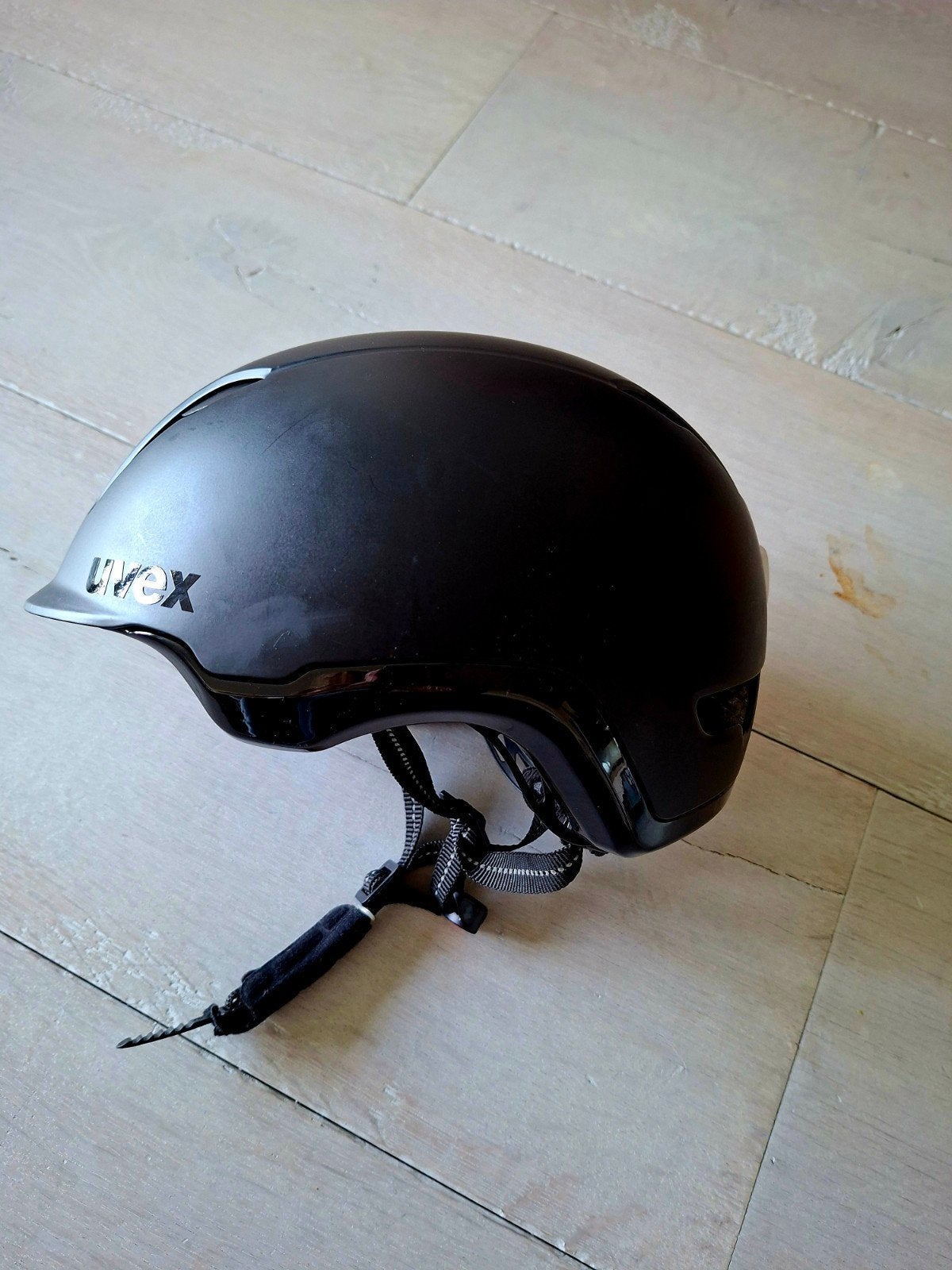 FIETSHELM UVEX ZWART UNISEX MAT 52-57 CM, Fietsen en Brommers, Fietsaccessoires | Fietshelmen, Zo goed als nieuw, Heer of Dame