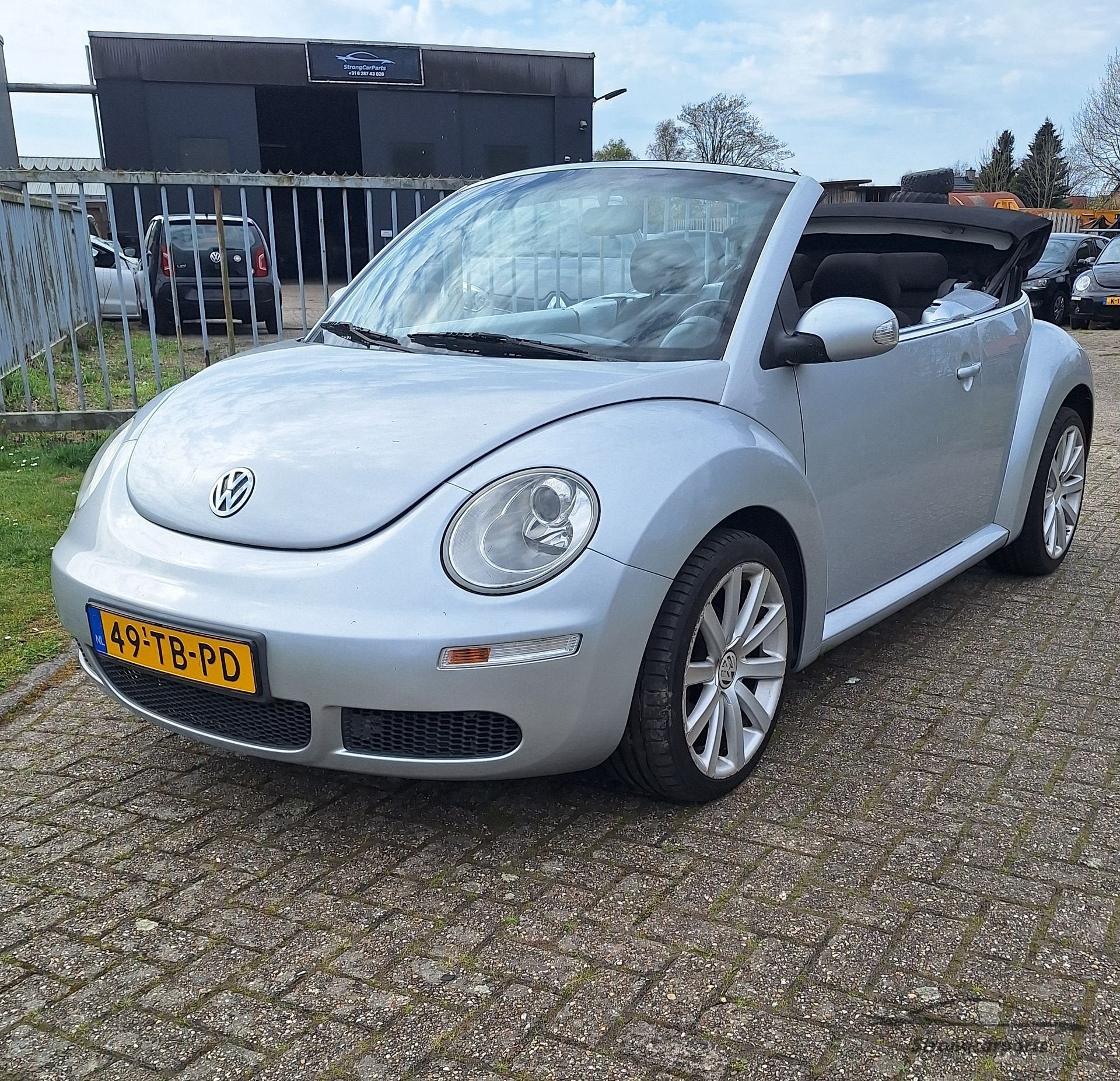 Volkswagen Beetle  VW Beetle Cabrio met lichte diefstal scha, Auto diversen, 1600 cc, -, Handgeschakeld, Zilver of Grijs
