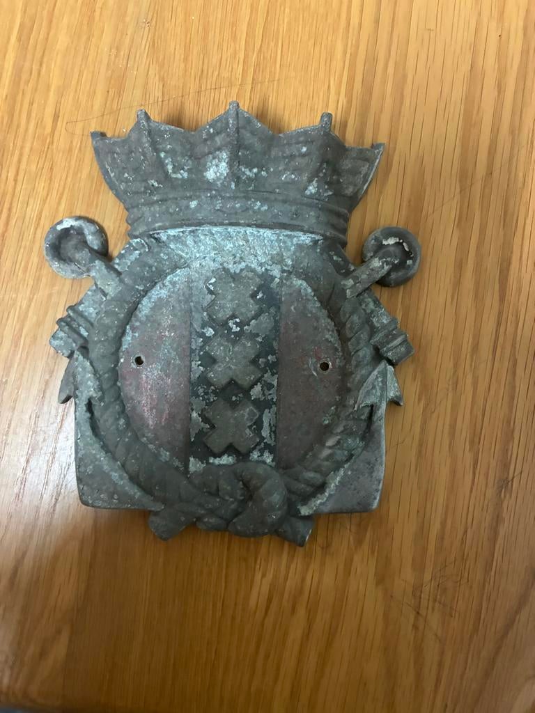 Oud metalen schild met kroon en Amsterdamse kruizen, Antiek en Kunst, Ophalen of Verzenden