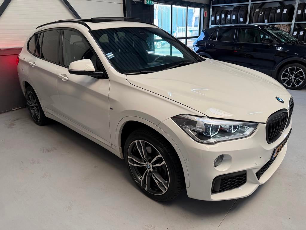 BMW X1 SDrive20i High Executive M-pakket|Stoelvw|Panorama|Tr, 1998 cc, Met garantie (alle), Wit, Leder