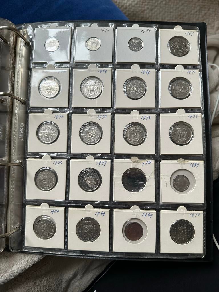 Muntenverzameling met Nederlandse munten in album, Postzegels en Munten, Munten | Nederland, Setje, Overige waardes, Koningin Juliana
