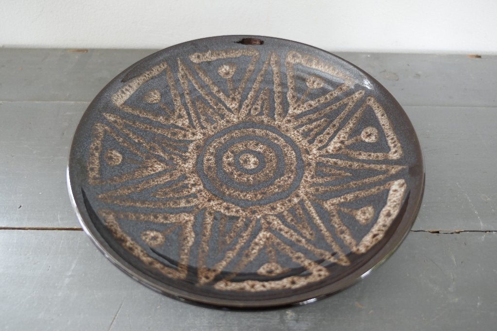 Vintage Hastings Pottery bruine ronde schaal, Porselein of Keramiek, Schaal, Verzenden, Rond
