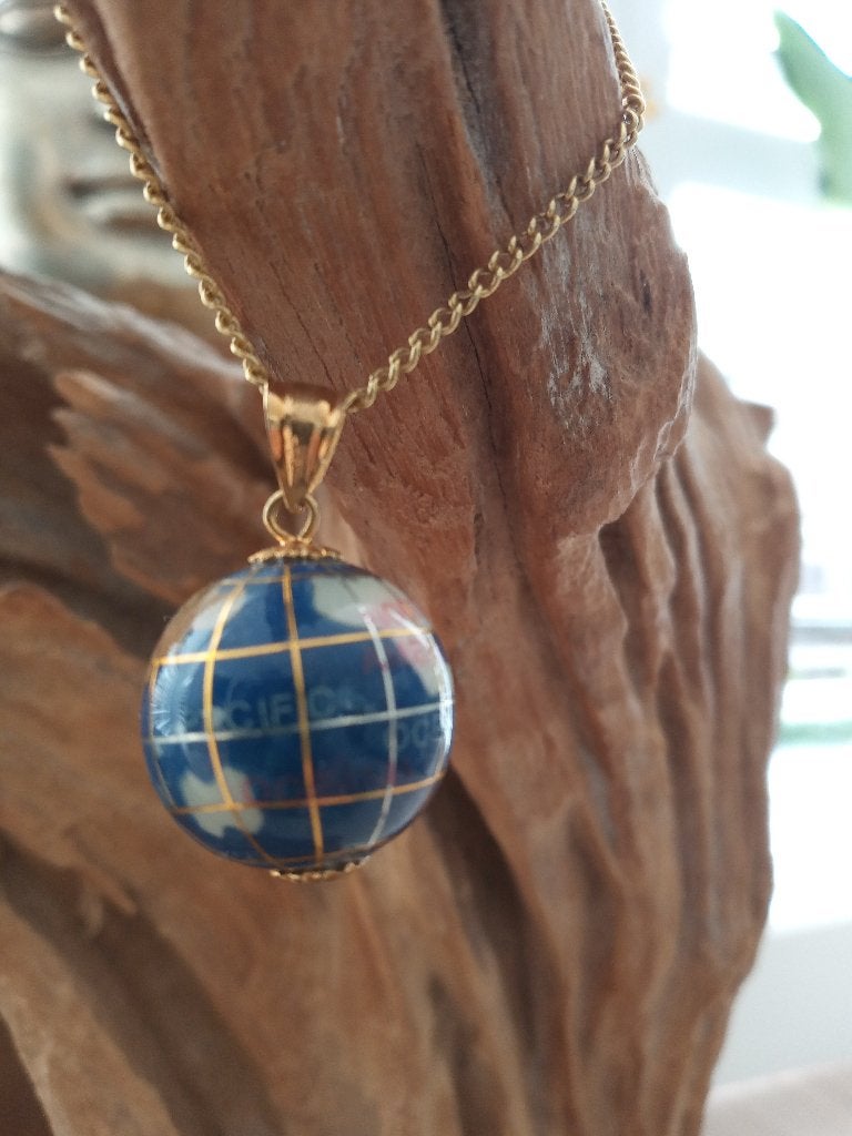 Wereldbol kettinghanger Lapis Lazuli + overige edelstenen, Overige voorstellingen, Nieuw, Steen of Mineraal, Verzenden