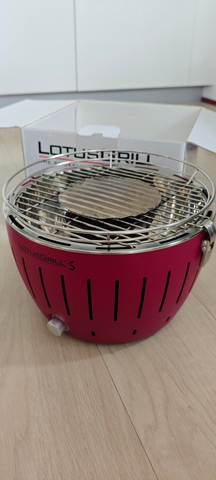 LotusGrill S Rookvrije Houtskoolbarbecue, Tuin en Terras, Houtskoolbarbecues, Ophalen, Gebruikt, LotusGrill, Met accessoires