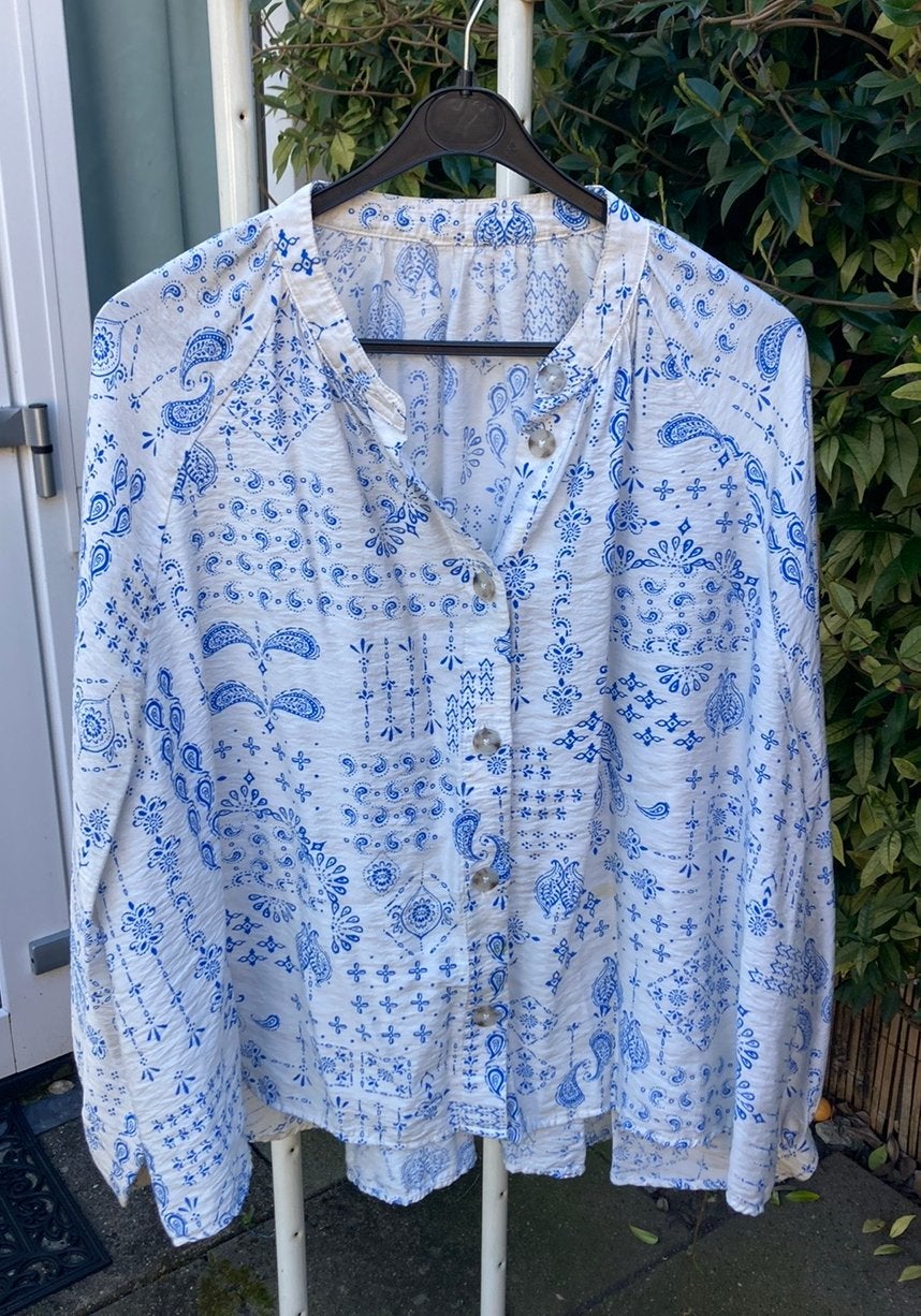 Mooie wit blauwe blouse, Kleding | Dames, Ophalen of Verzenden, Gedragen, Maat 46/48 (XL) of groter, Wit