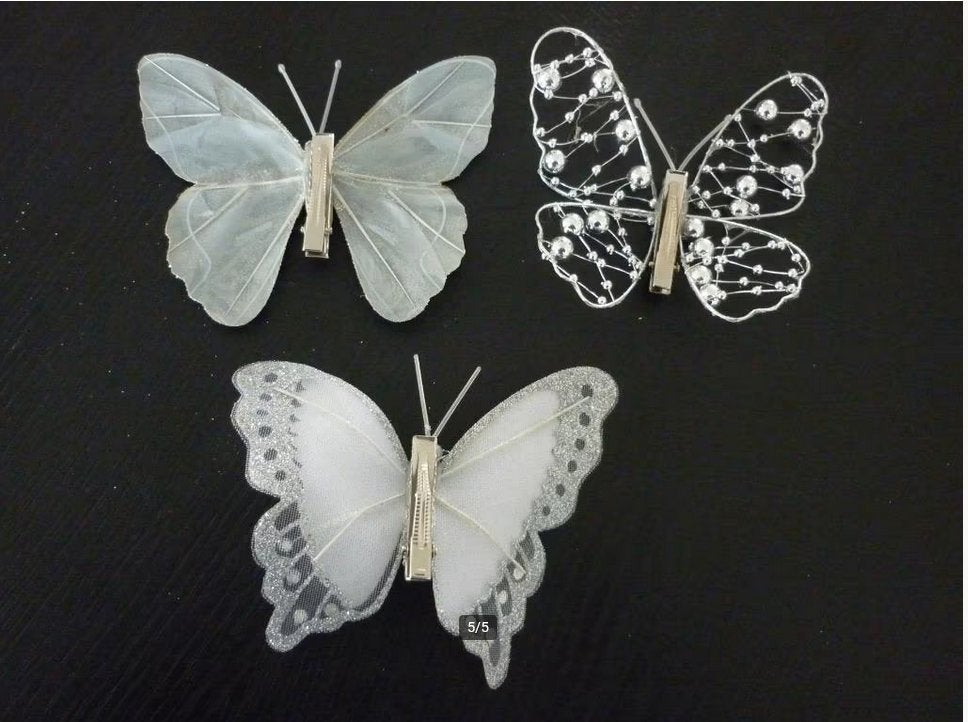 3 zilveren vlinders op knijper / deco vlindertjes grijs, Ophalen of Verzenden, Zo goed als nieuw, Zilver, Metaal