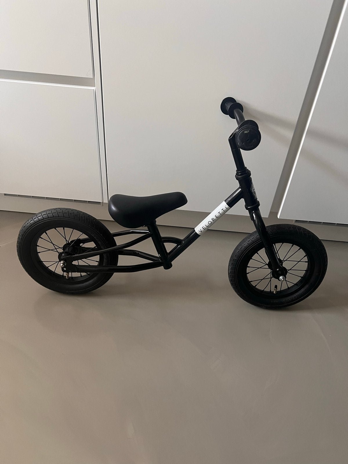 Veloretti loopfiets zwart - Zo goed als nieuw, Ophalen, Zo goed als nieuw, Minder dan 16 inch