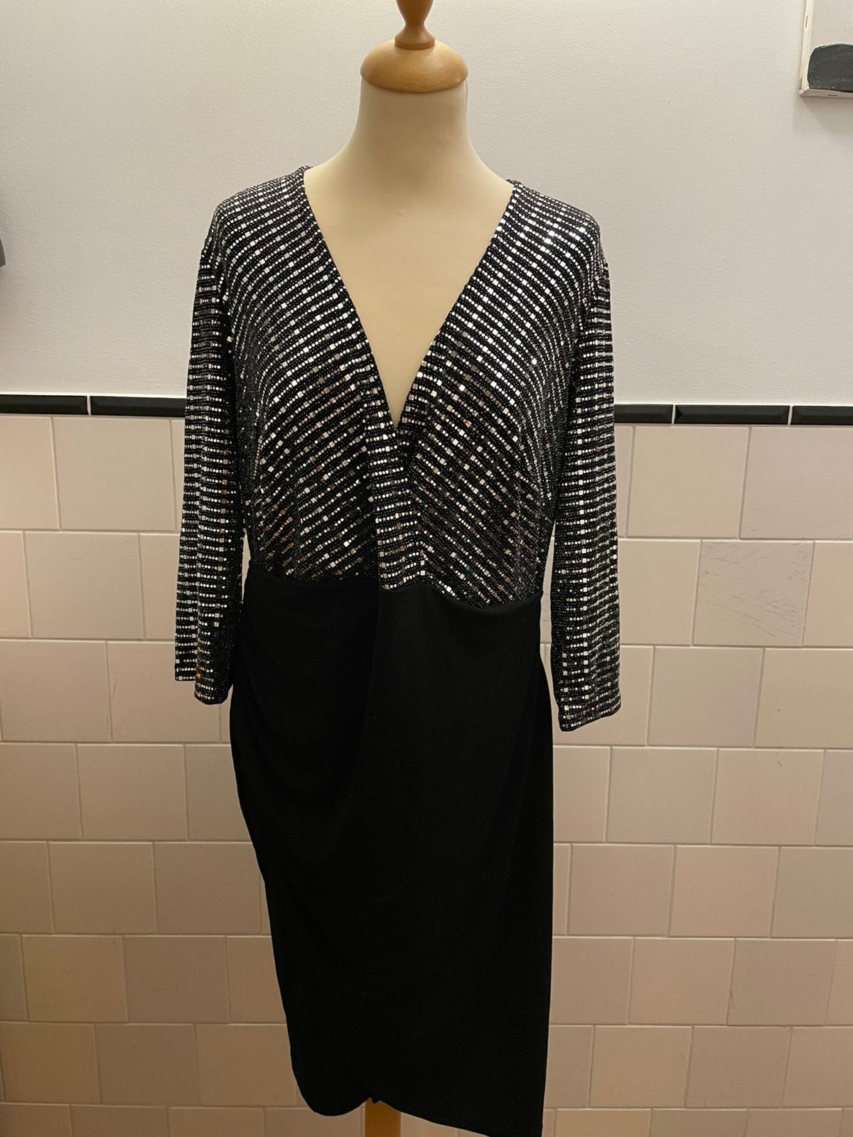 Bodyflirt jurk maat 44 / 46 zwart zilver glitter feest kerst, Kleding | Dames, Zwart, Maat 42/44 (L), Ophalen of Verzenden, Zo goed als nieuw