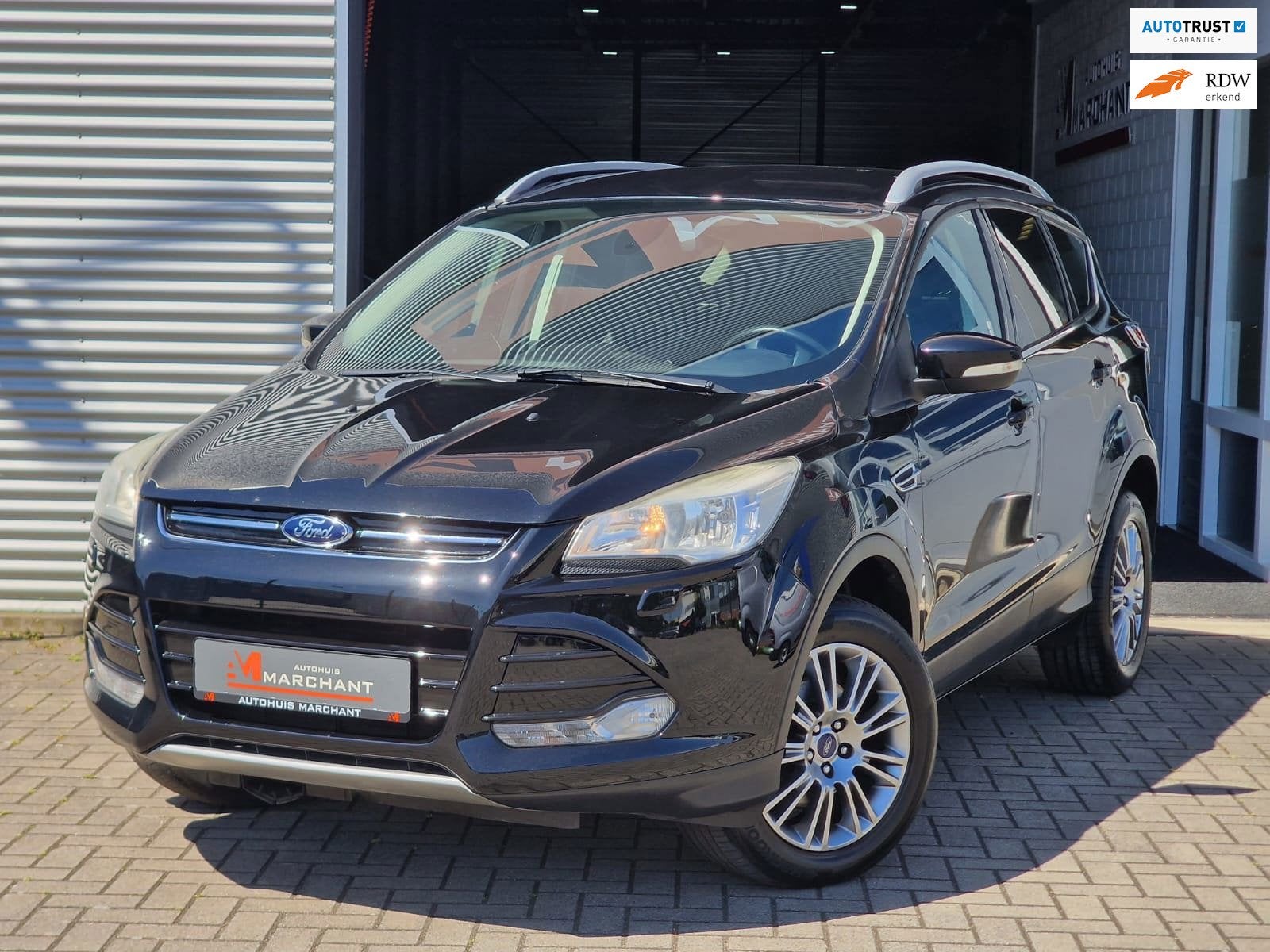 Ford Kuga 1.6 Titanium Plus 1E EIG! TREKHAAK 2000KG! 6BAK! P, Voorwielaandrijving, 15 km/l, Gebruikt, Zwart