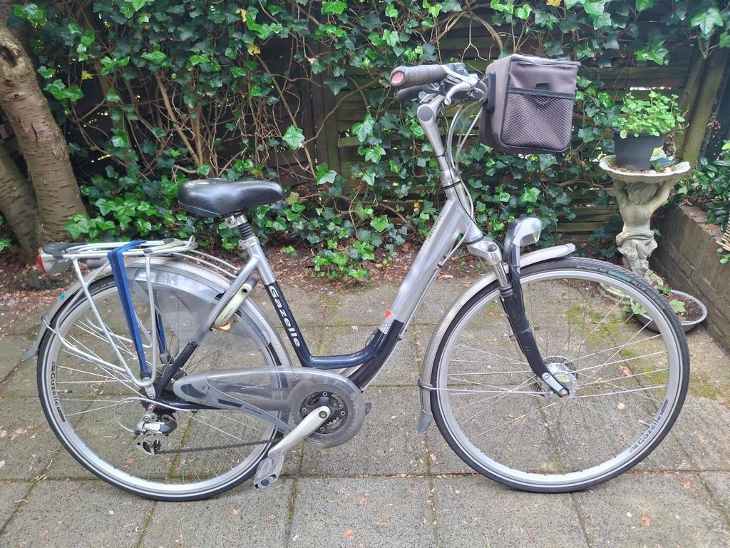 Gazelle Medeo 28 inch 21 versnelling IZGST
Altijd binnen bew, Ophalen of Verzenden, Zo goed als nieuw