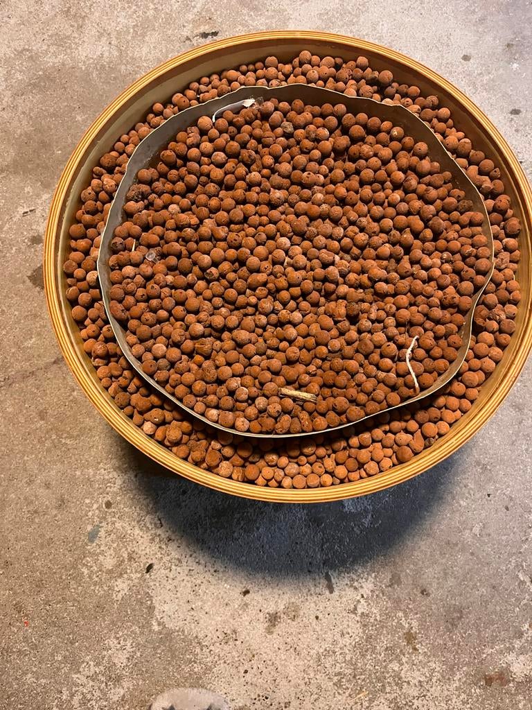 Grote ronde plantenbak met hydrokorrels, Tuin en Terras, Bloembakken en Plantenbakken, Ophalen, Overige materialen, Gebruikt, Minder dan 60 cm